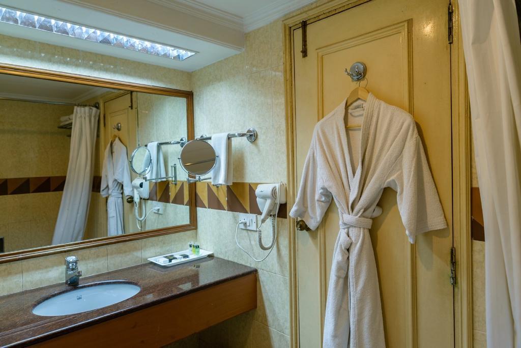 Quality Inn Palms Gāndhīdhām Dış mekan fotoğraf
