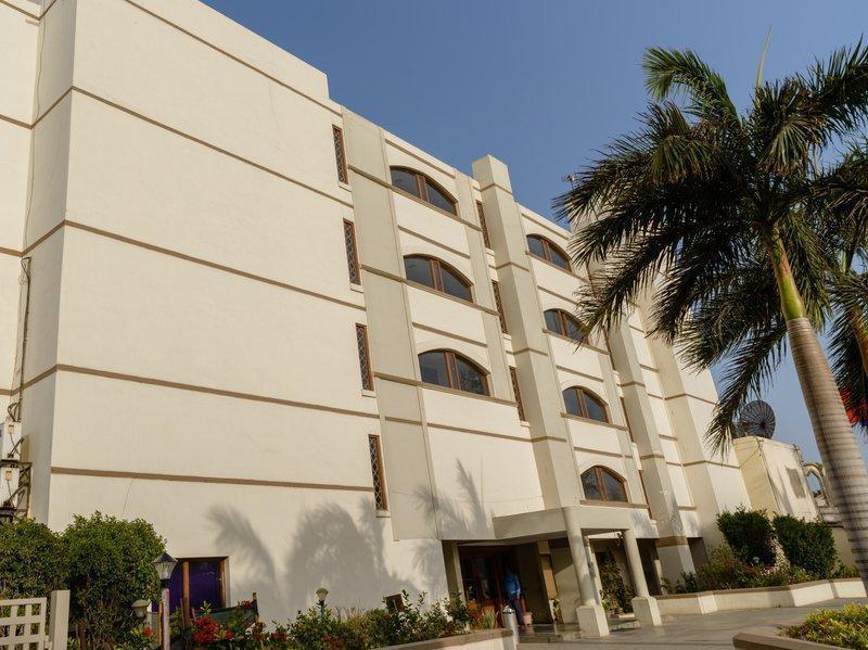 Quality Inn Palms Gāndhīdhām Dış mekan fotoğraf
