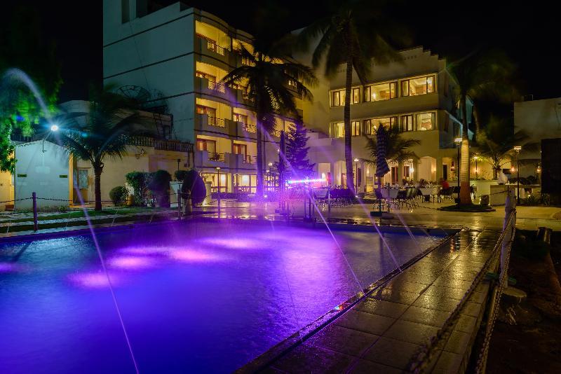 Quality Inn Palms Gāndhīdhām Dış mekan fotoğraf