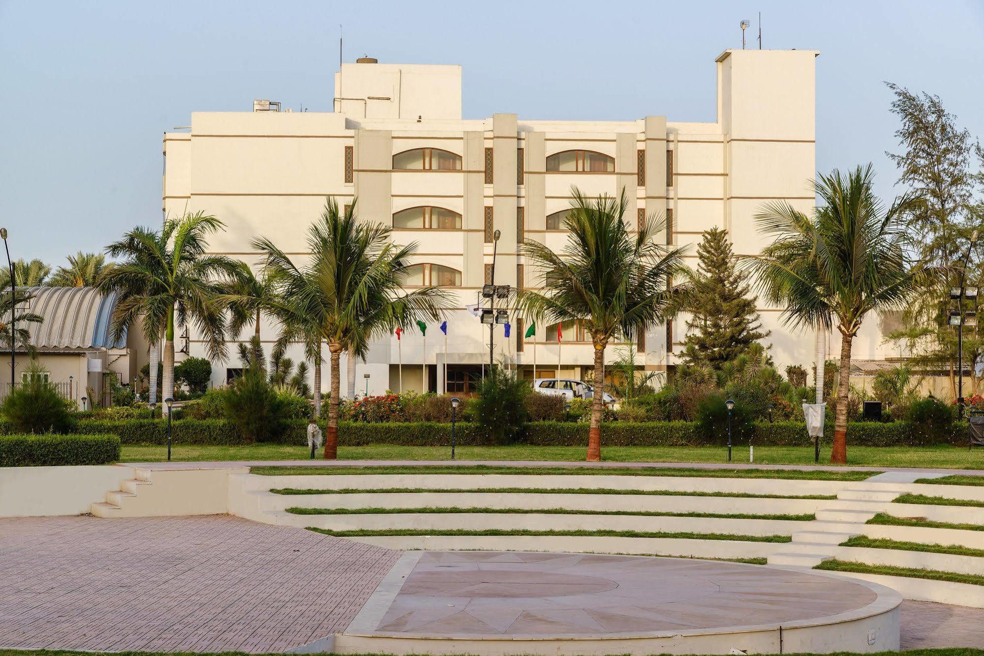 Quality Inn Palms Gāndhīdhām Dış mekan fotoğraf