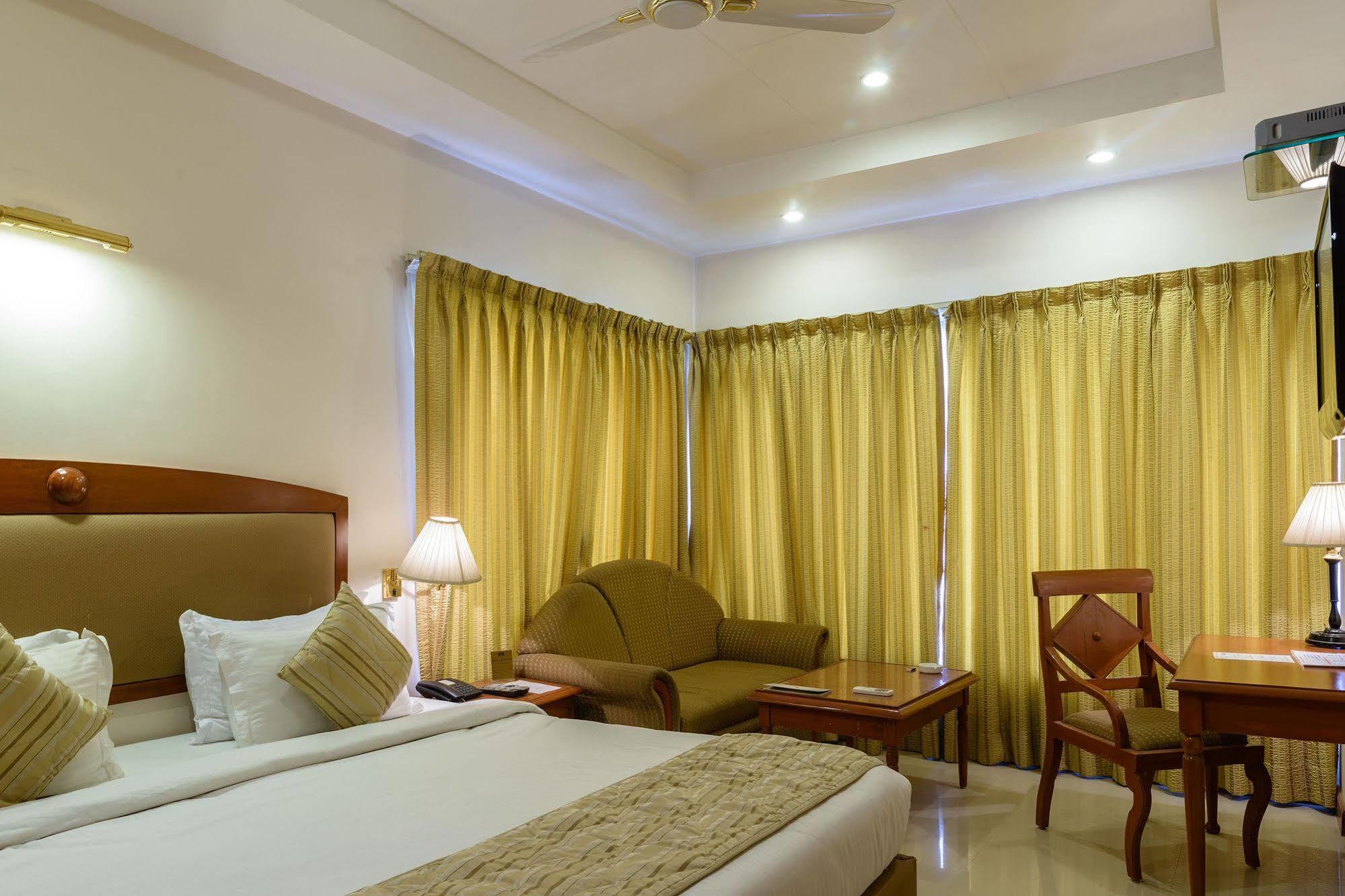Quality Inn Palms Gāndhīdhām Dış mekan fotoğraf