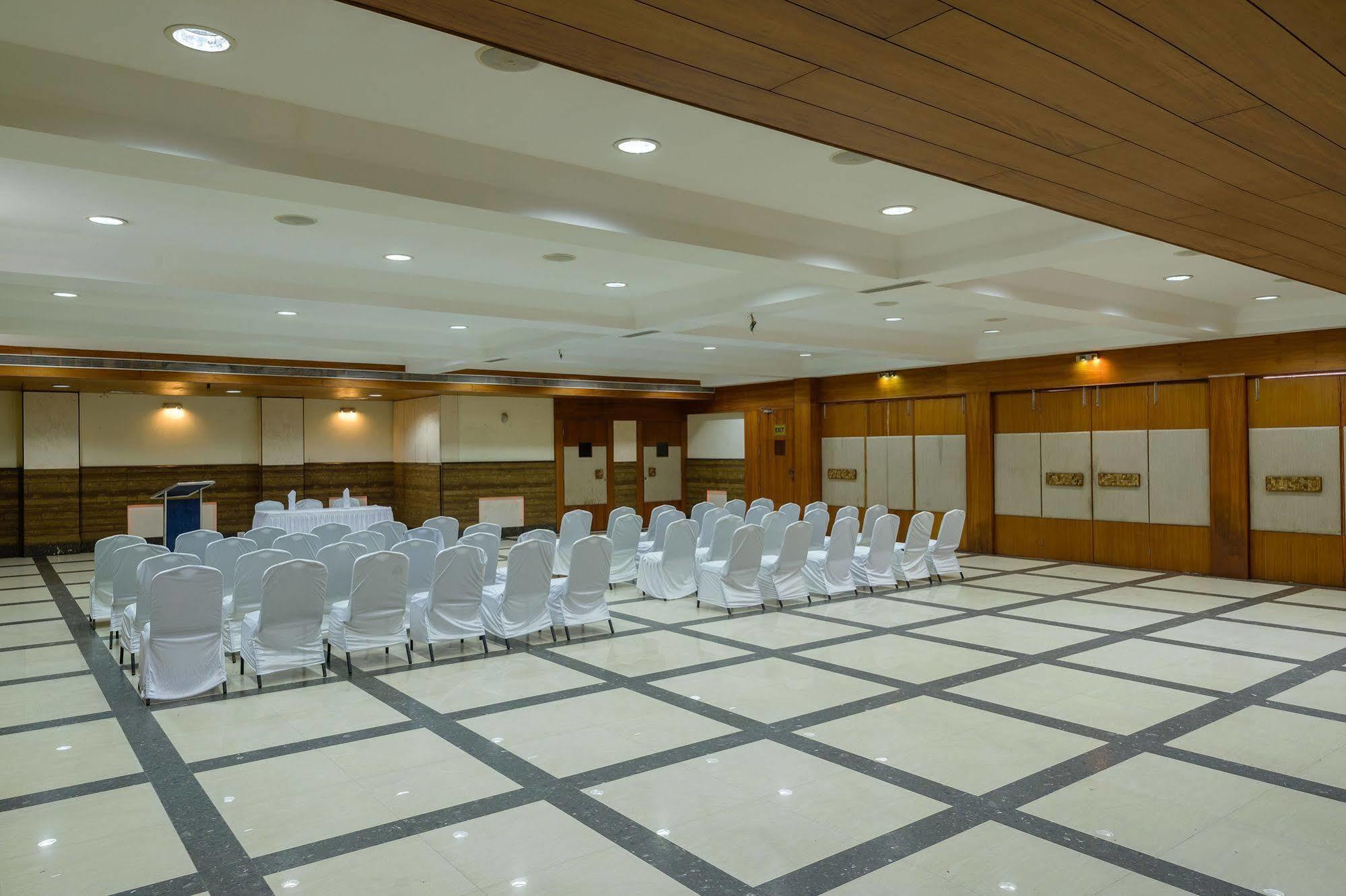 Quality Inn Palms Gāndhīdhām Dış mekan fotoğraf