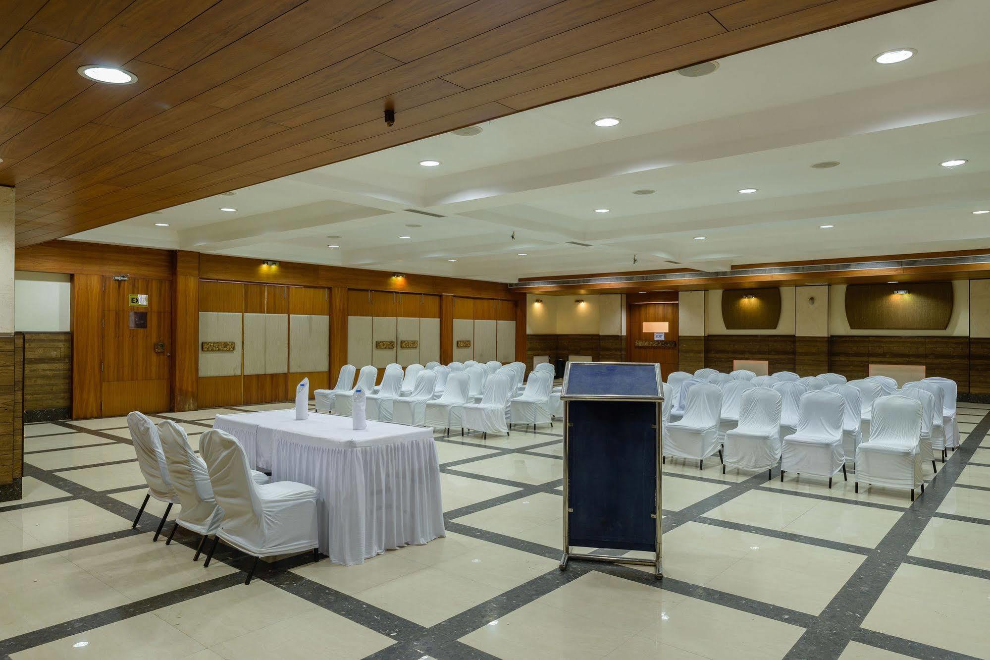Quality Inn Palms Gāndhīdhām Dış mekan fotoğraf