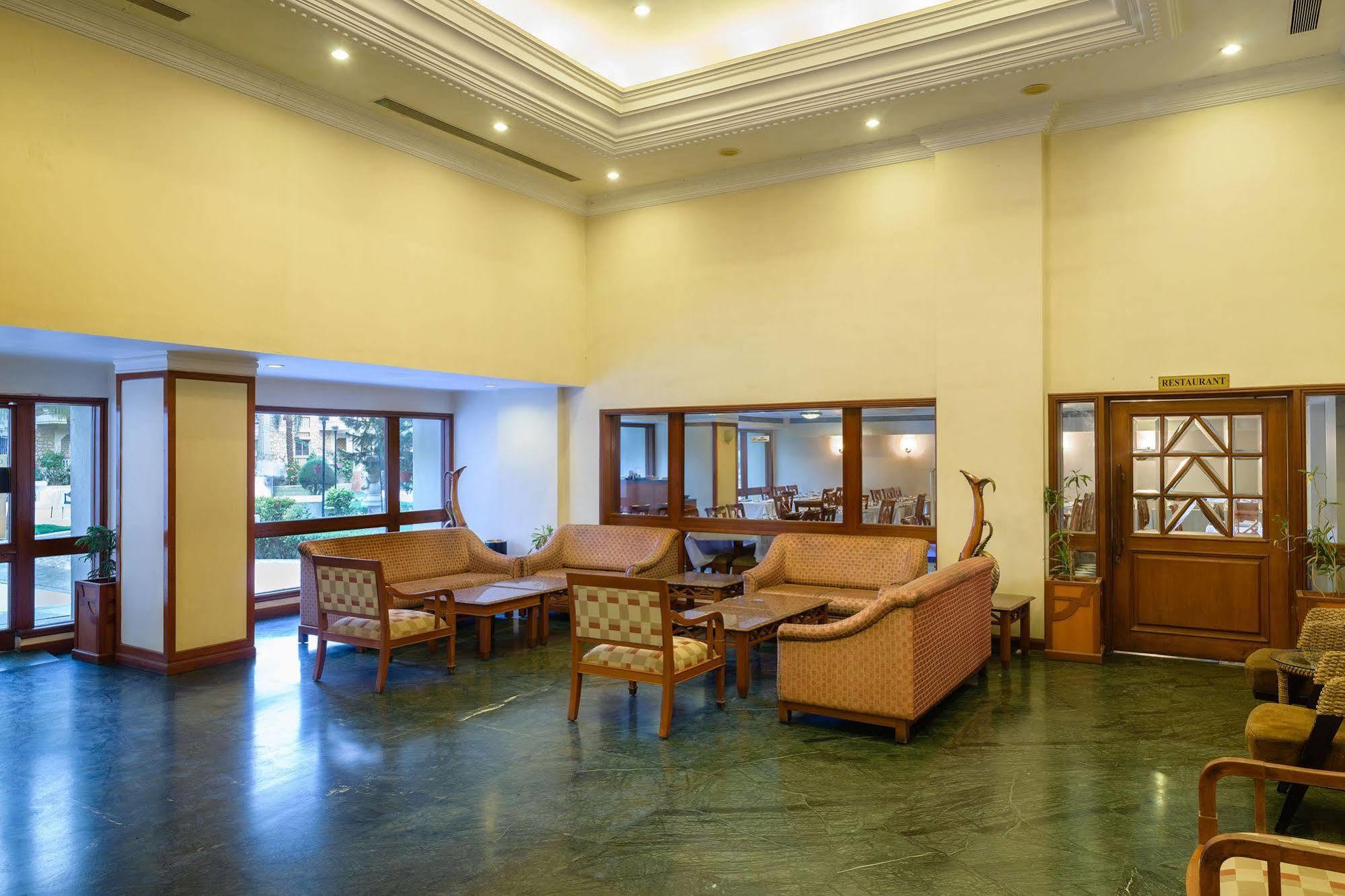 Quality Inn Palms Gāndhīdhām Dış mekan fotoğraf