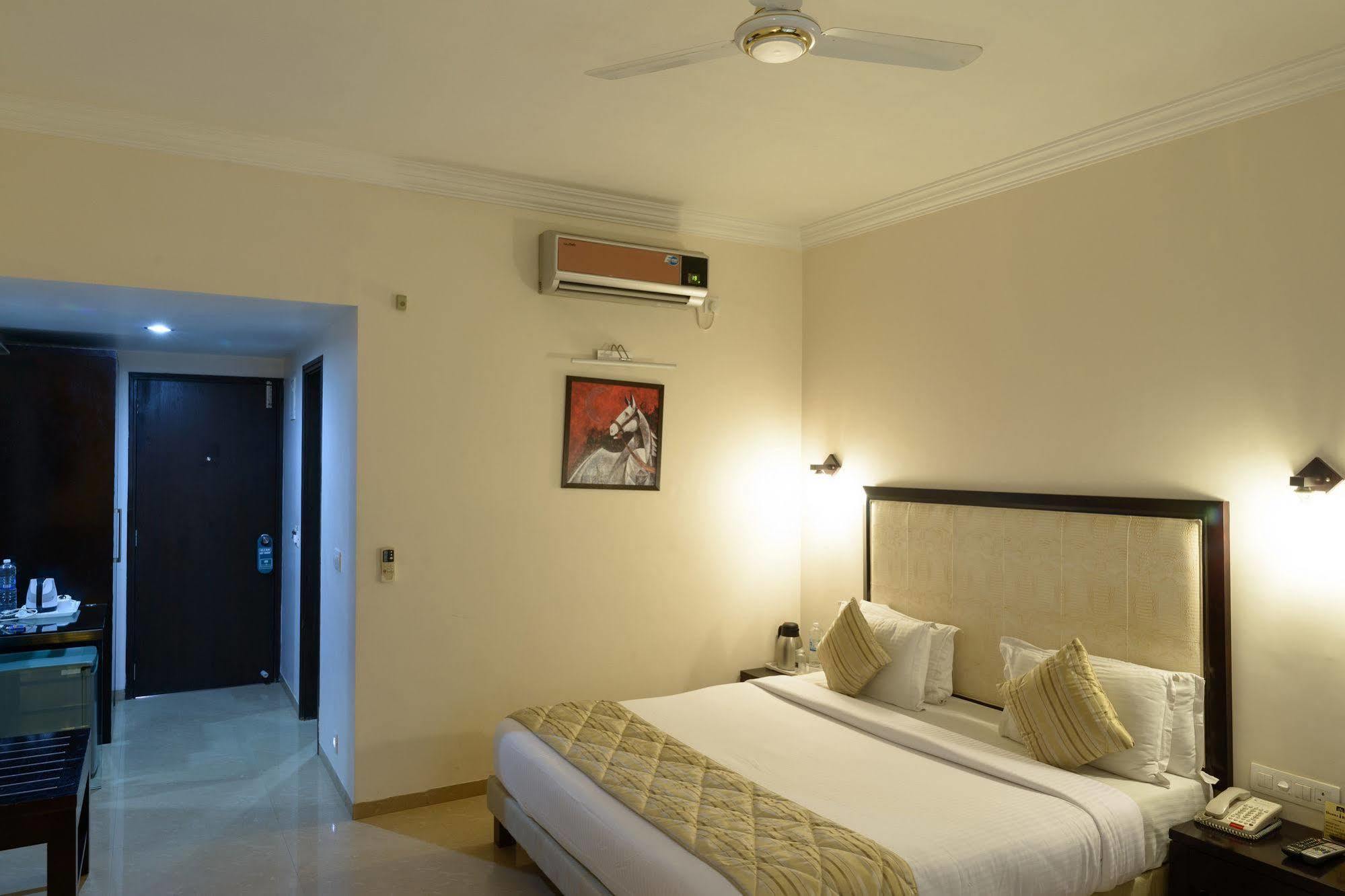 Quality Inn Palms Gāndhīdhām Dış mekan fotoğraf