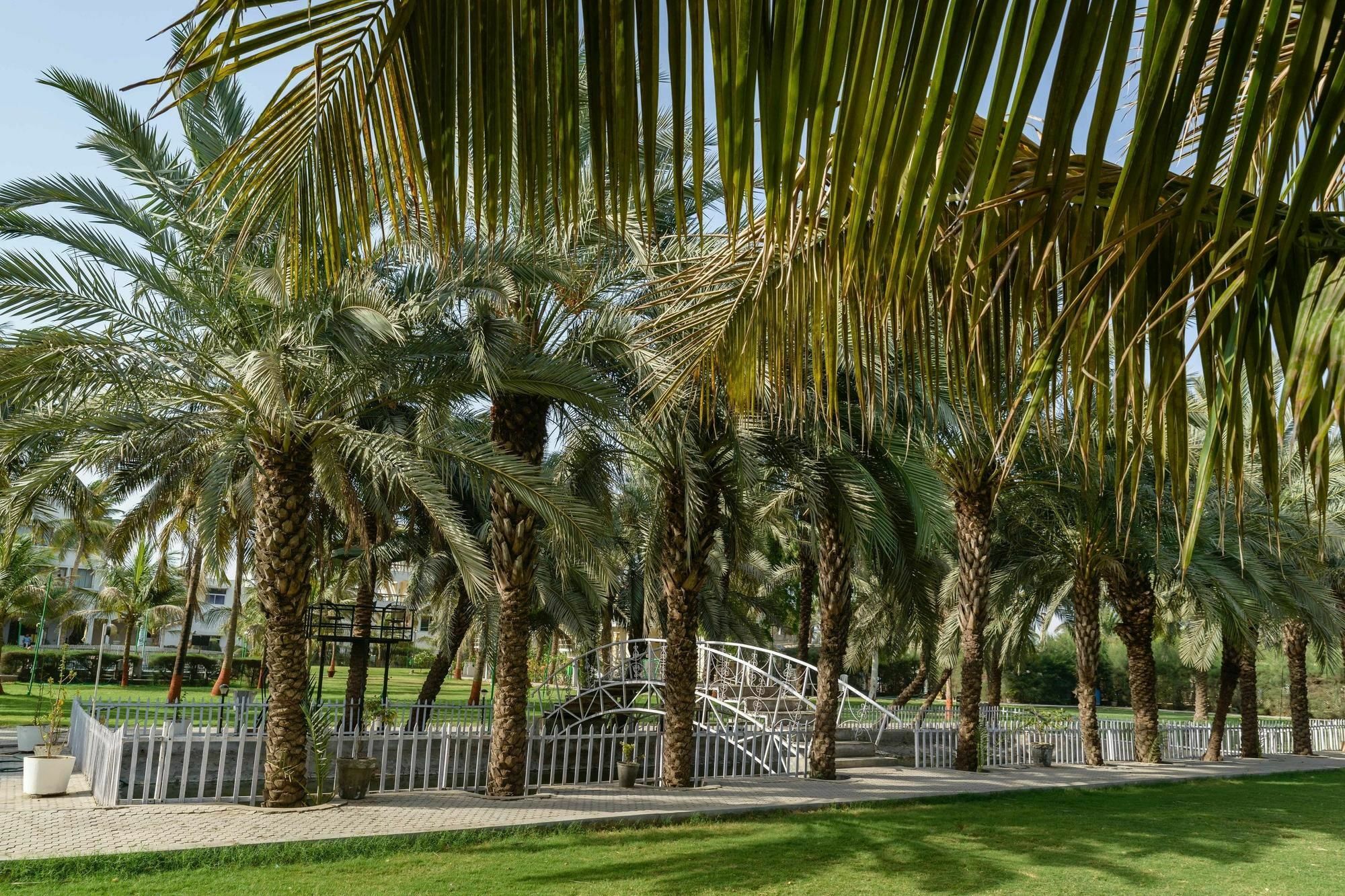 Quality Inn Palms Gāndhīdhām Dış mekan fotoğraf